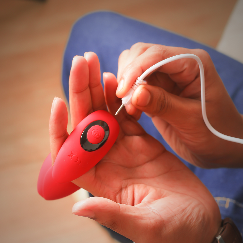 Powerful anal stimulator with unique shaking head for enhanced sensations