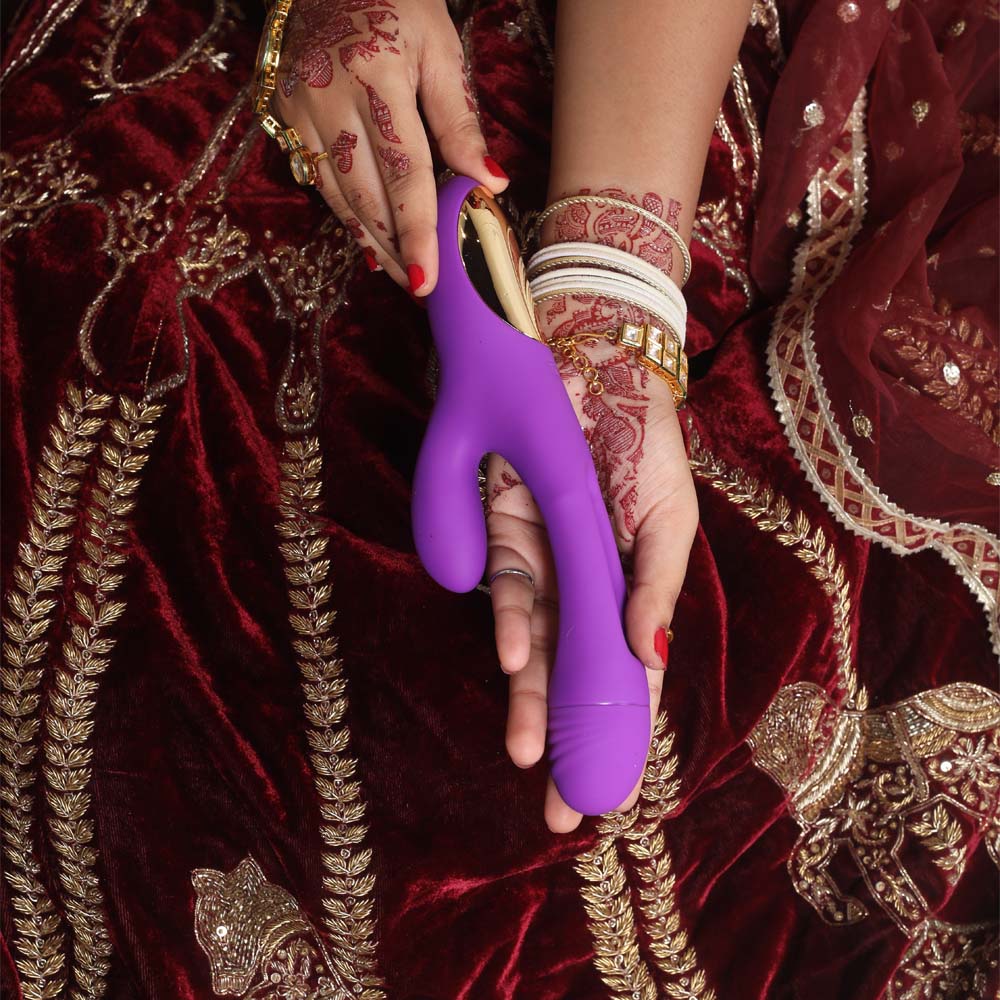 Compact Austin vibrator with multiple vibration modes and soft silicone finish