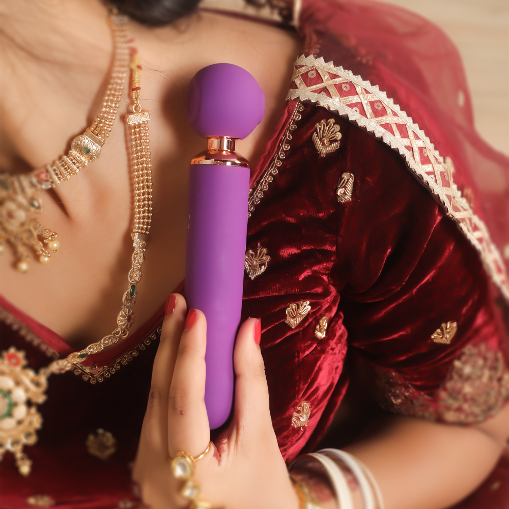 Body-safe AV wand with whisper-quiet motor and easy-to-use controls