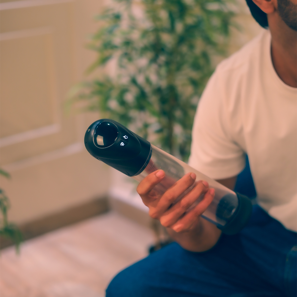 Digital penis pump with clear cylinder and LCD screen for pressure control