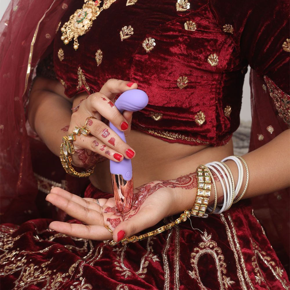 Stylish massager offering intense vibrations and ergonomic comfort