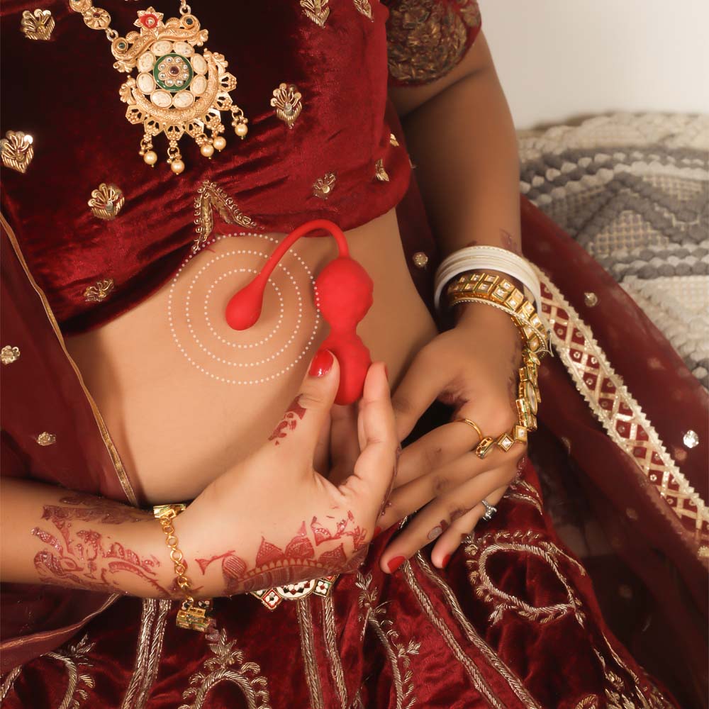 Jumping egg with multiple vibration modes and drumming-style internal movement