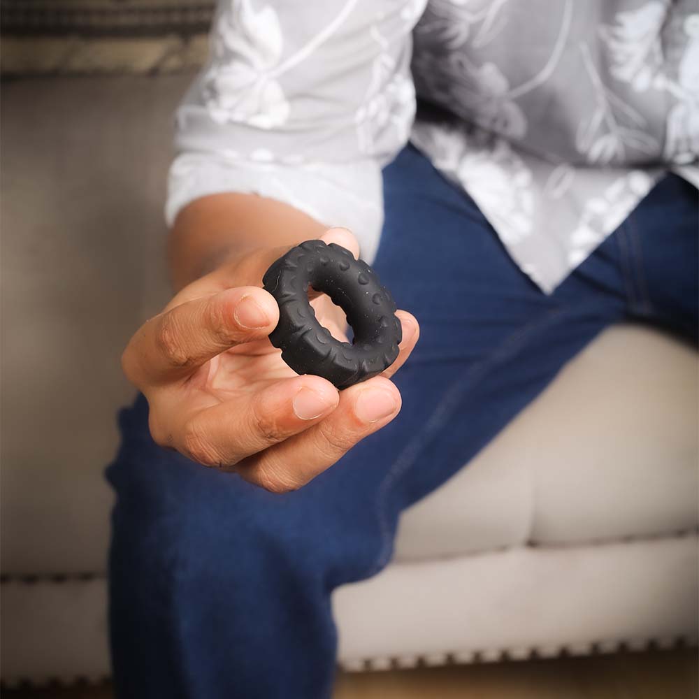 Stretchable cock ring made from smooth, body-safe silicone