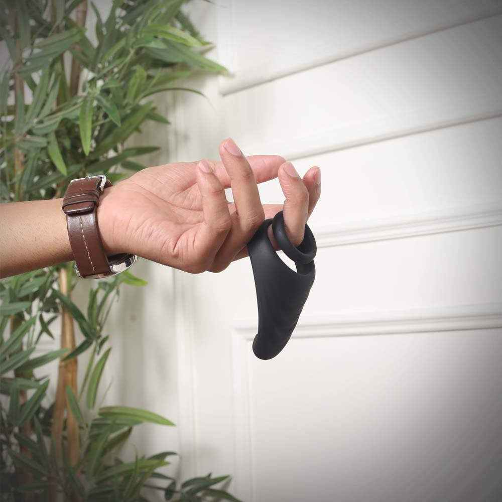 Snug-fit silicone ring for men, supporting longer-lasting intimate sessions