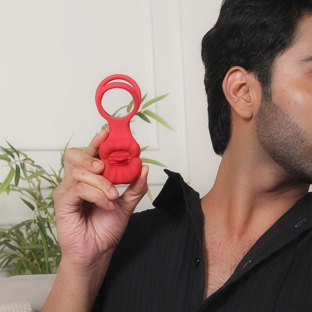 Mouth-type silicone ring combining fun aesthetics with pleasure-enhancing features